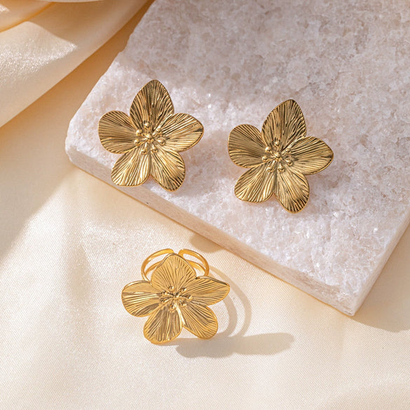 Wholesale Women's Golden Flower Jewelry Set With Plants And Flowers Pattern Made Of Titanium Steel And Electroplated