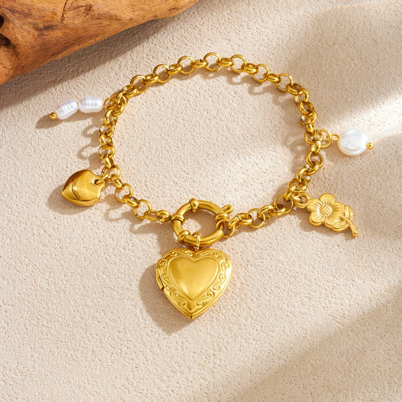Wholesale Women's Goldplated Carved Stainless Steel Heart Shape Pendant Bracelet