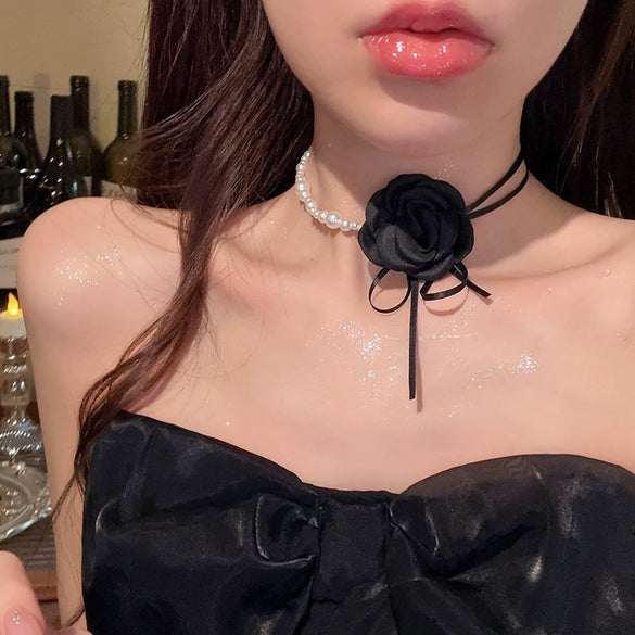 Wholesale Women's Handmade Flower Shaped Imitation Pearl And Alloy Choker Accessories