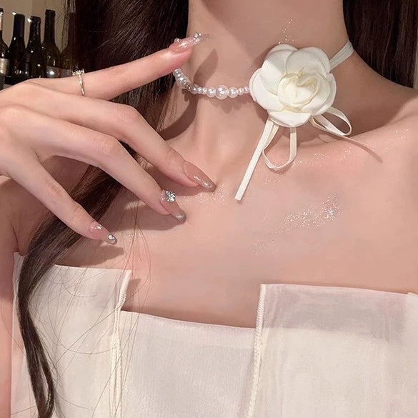 Wholesale Women's Handmade Flower Shaped Imitation Pearl And Alloy Choker Accessories