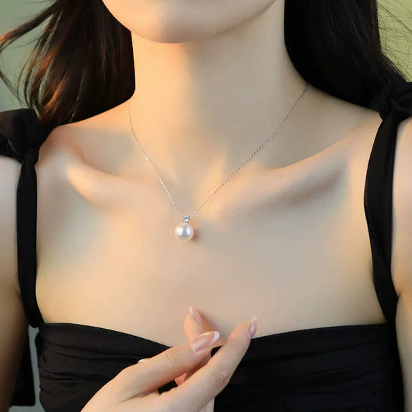 Wholesale Women's Handmade Natural Pearl Geometric Pendant Necklace Clavicle Chain Light Luxury Style