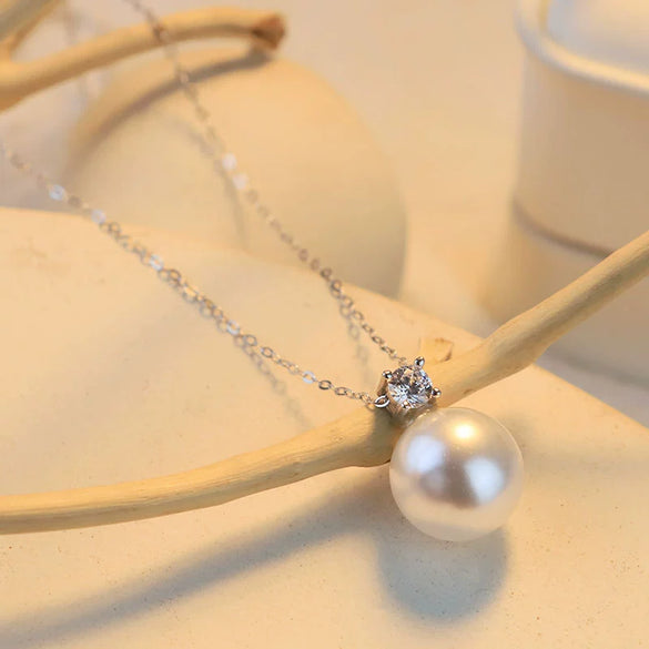Wholesale Women's Handmade Natural Pearl Geometric Pendant Necklace Clavicle Chain Light Luxury Style