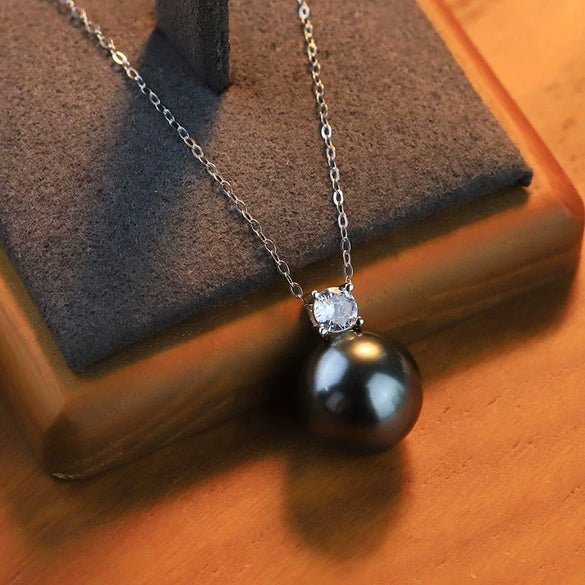 Wholesale Women's Handmade Natural Pearl Geometric Pendant Necklace Clavicle Chain Light Luxury Style