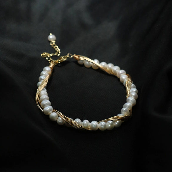 Wholesale Women's Heart Shaped Freshwater Pearl Beaded Copper Bracelet With Geometric Design And Electroplating