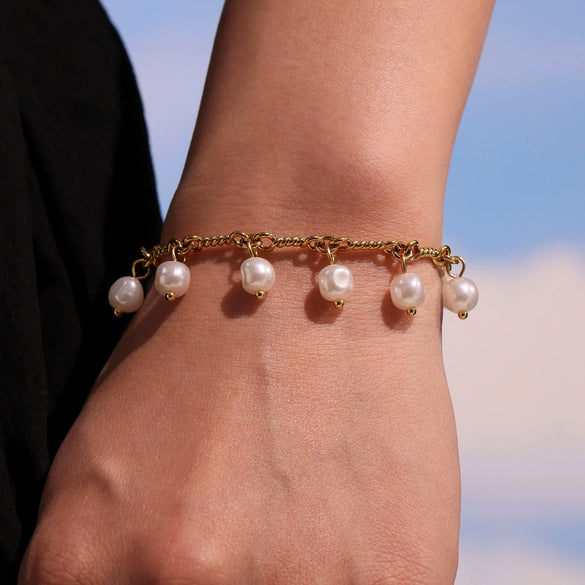 Wholesale Women's Heartshaped Copper And Shell Beads Electroplated Ferris Wheel Tassel Necklace With Titanium Steel Pendant