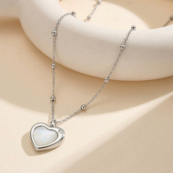 Wholesale Women's Heartshaped Geometric Pearl Shell Titanium Steel 18K Goldplated Calendering Chain Necklace