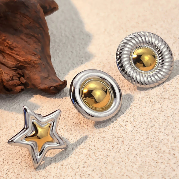 Wholesale Women's Heartshaped Stainless Steel Ring With Gold And Silver Splicing And Electroplating Design
