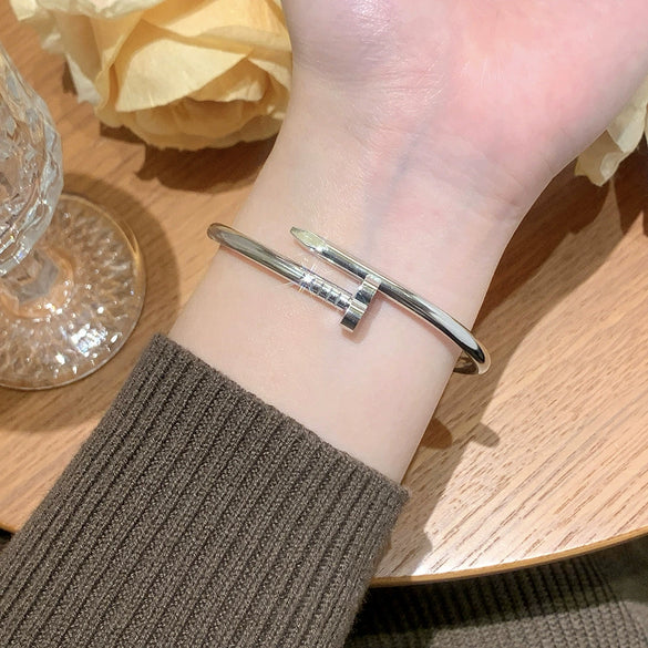 Wholesale Women's Heartshaped Titanium Steel Nail Buckle Bracelet With Polish Finish Trendy Minimalist Jewelry