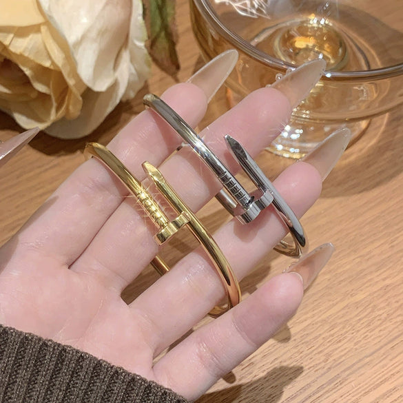 Wholesale Women's Heartshaped Titanium Steel Nail Buckle Bracelet With Polish Finish Trendy Minimalist Jewelry