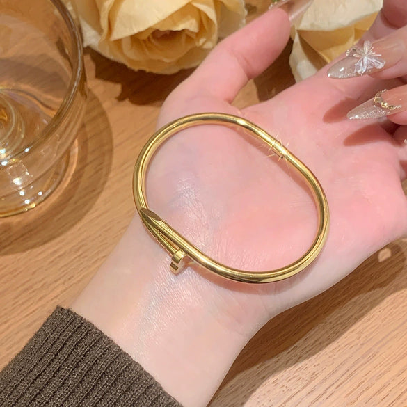 Wholesale Women's Heartshaped Titanium Steel Nail Buckle Bracelet With Polish Finish Trendy Minimalist Jewelry