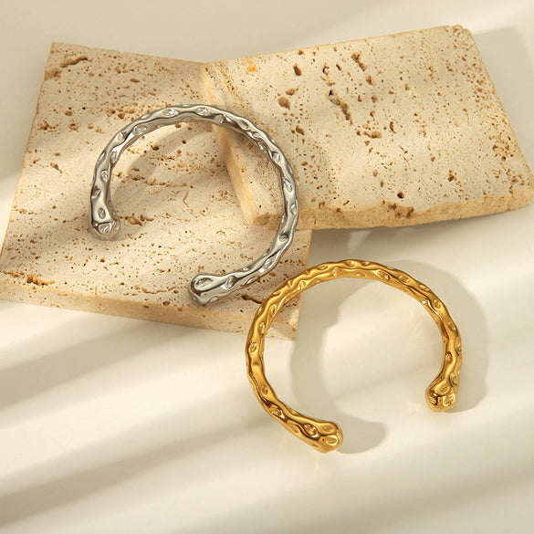 Wholesale Women's High End All Match Irregular Hammered Stainless Steel Bracelet With Pvd Furnace Real Gold Electroplating No Fade