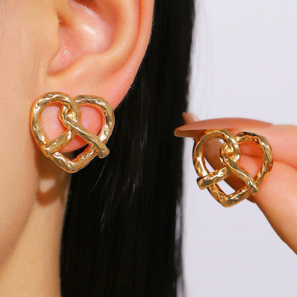 Wholesale Women's Highend Electroplated Alloy Heartshaped Earrings With 14K Gold Ear Needles