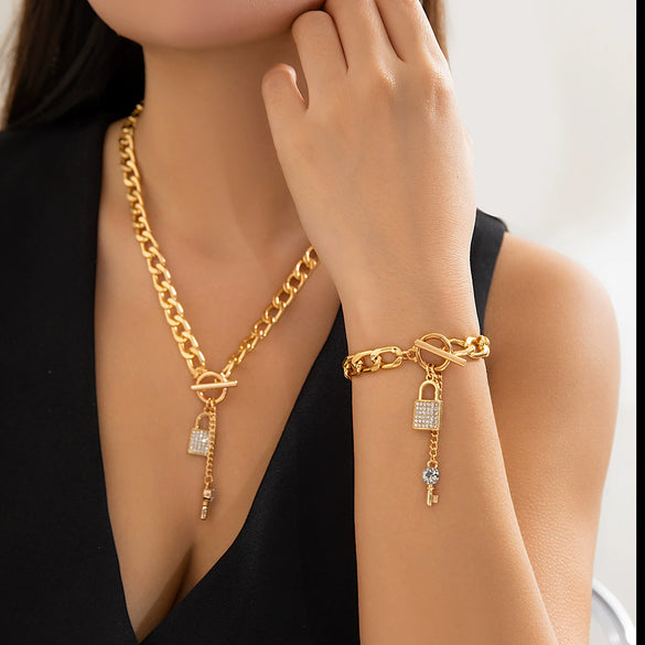 Wholesale Women's Hip Hop Style Iron Chain Alloy Heart Shape Pendant Necklace With Electroplating Treatment