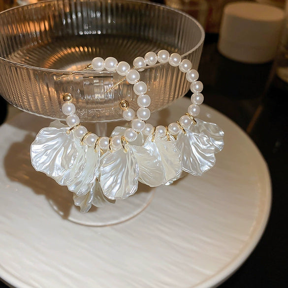 Wholesale Women's Imitation Pearl Flower Earrings French Retro Style