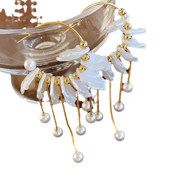 Wholesale Women's Imitation Pearl Flower Earrings French Retro Style