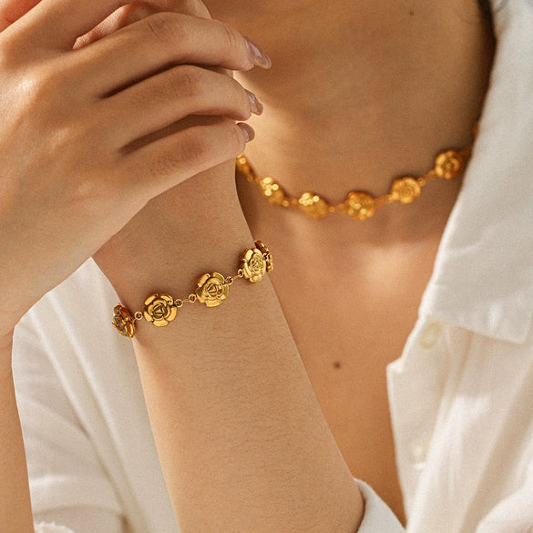 Wholesale Women's Ins Style Flower Pattern Stainless Steel Electroplated Necklace And Bracelet Jewelry