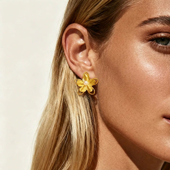 Wholesale Women's Ins Style Flower Shape Titanium Steel And Stainless Steel Earrings With Vacuum Real Gold Plating In Pvd Furnace