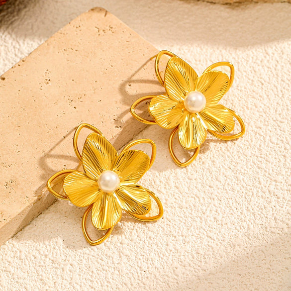 Wholesale Women's Ins Style Flower Shape Titanium Steel And Stainless Steel Earrings With Vacuum Real Gold Plating In Pvd Furnace