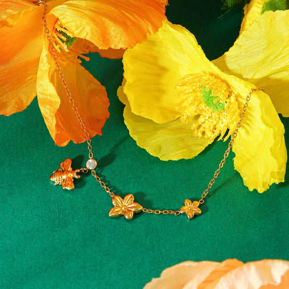 Wholesale Women's Ins Style Gold Plated Stainless Steel Bee Flower Bracelet Jewelry