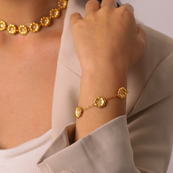 Wholesale Women's Ins Style Gold Plated Stainless Steel Flower Pattern Daisy Bracelet And Necklace Jewelry