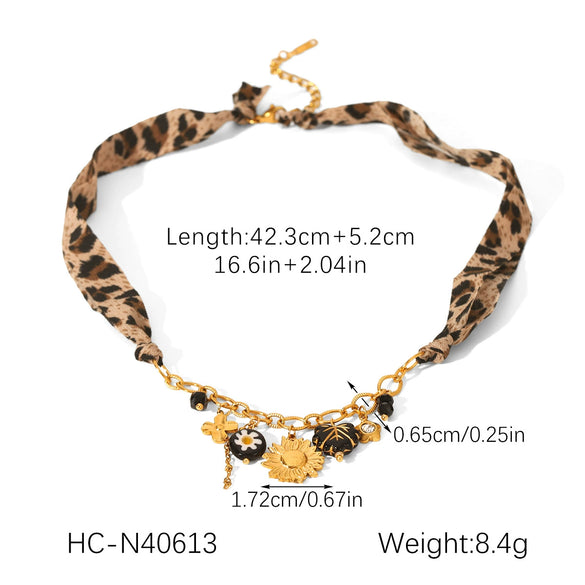 Wholesale Women's Ins Style Minimalist Geometric Stainless Steel Hammered Sun Pendant Necklace With Twist Chain And Electroplating