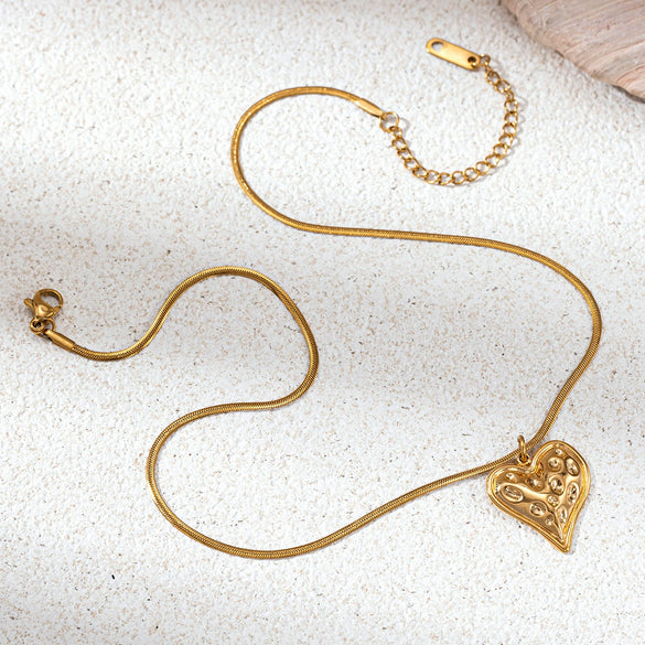 Wholesale Women's Ins Style Minimalist Stainless Steel And Titanium Steel Electroplated Hammered Heart Pendant Sweater Chain Necklace