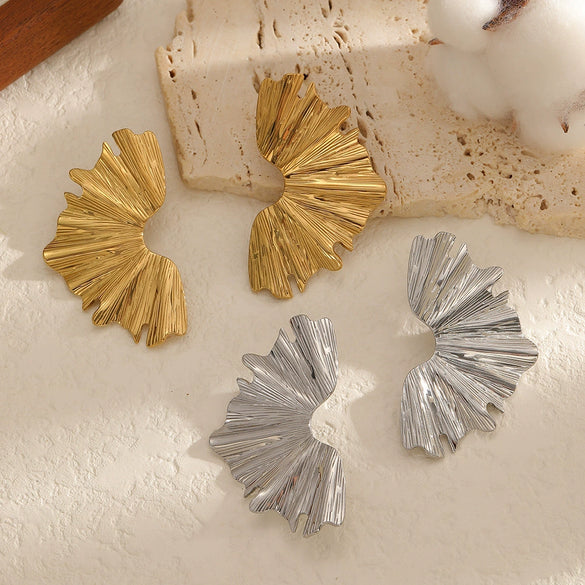 Wholesale Women's Ins Style Pleated Texture Titanium Steel And Stainless Steel Leaf Earrings With Pvd Furnace Vacuum Real Gold Plating