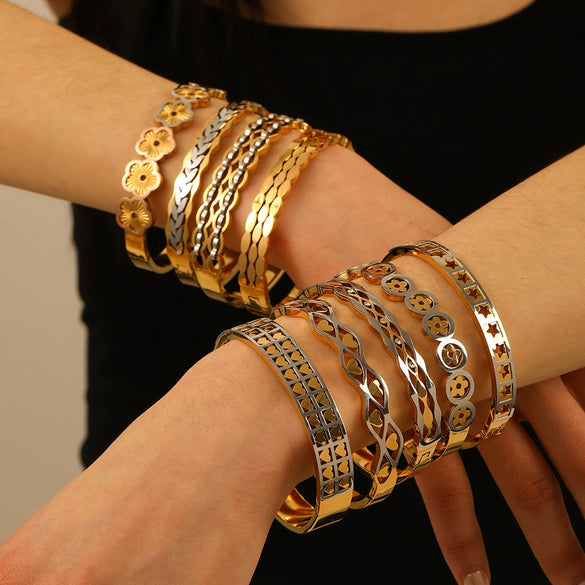 Wholesale Women's Ins Style Stainless Steel Quadrilateral Diamond Texture 18K Gold Plated Bracelet