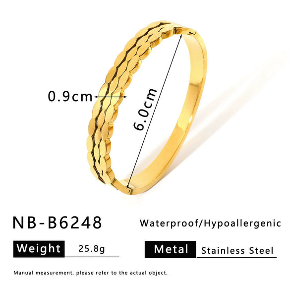 Wholesale Women's Ins Style Stainless Steel Quadrilateral Diamond Texture 18K Gold Plated Bracelet