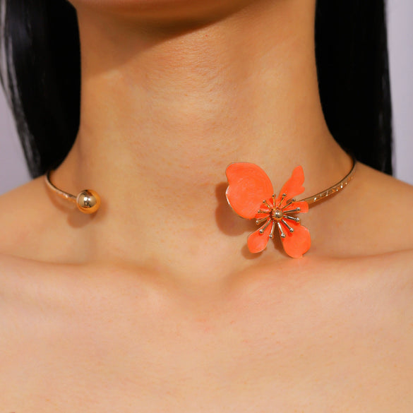 Wholesale Women's Iron And Zinc Alloy Flower Pattern Enamel Choker Necklace With Fresh Light Luxury Design