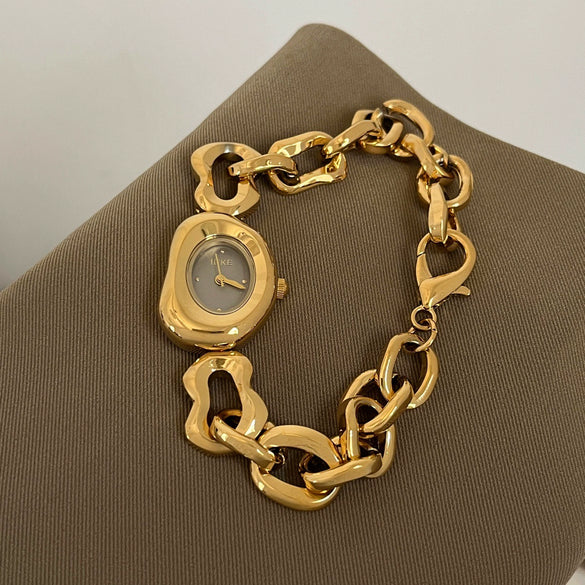 Wholesale Women's Irregular Heart Shape Alloy Metal Hollow Bracelet Pointer Watch With Fashionable Stylish Design