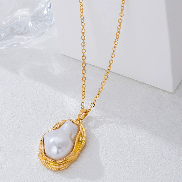 Wholesale Women's Irregularshaped Flower Pattern Pearl Pendant Necklace Made Of Zinc Alloy With Electroplating