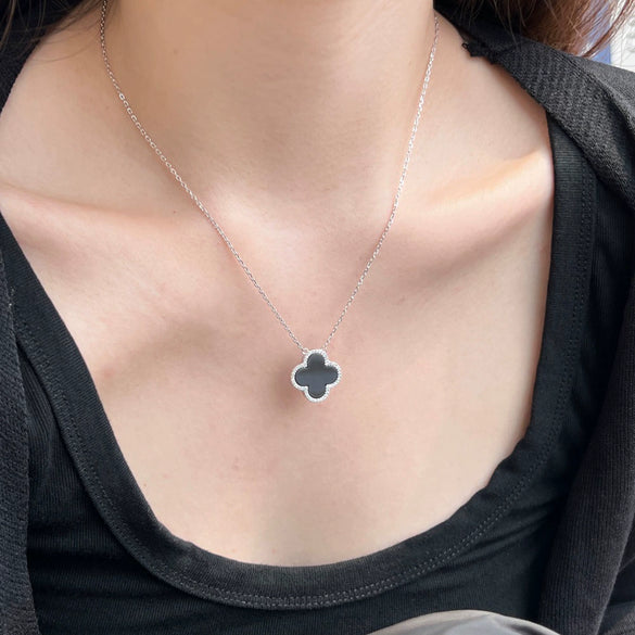 Wholesale Women's Jewelry S925 Sterling Silver Four Leaf Clover Geometric Pendant Necklace With Electroplating