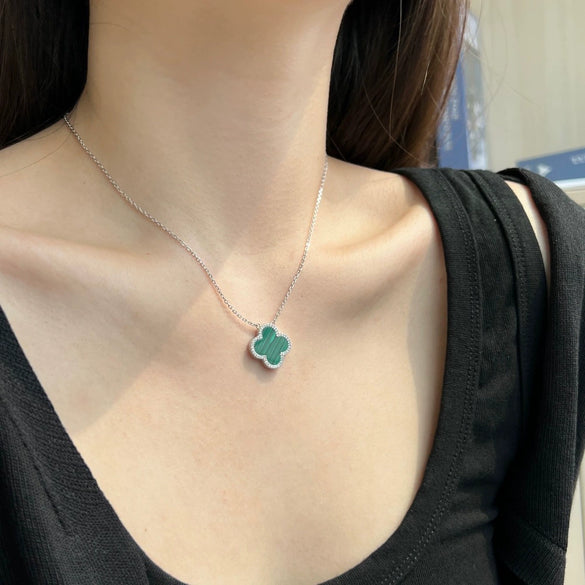Wholesale Women's Jewelry S925 Sterling Silver Four Leaf Clover Geometric Pendant Necklace With Electroplating