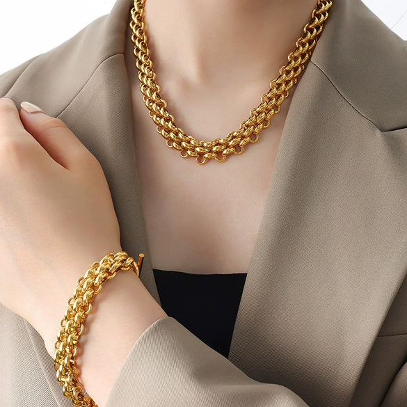 Wholesale Women's Jewelry Set Titanium Steel Gold Plated Buckle Design Necklace And Bracelet