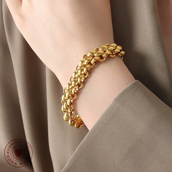 Wholesale Women's Jewelry Set Titanium Steel Gold Plated Buckle Design Necklace And Bracelet
