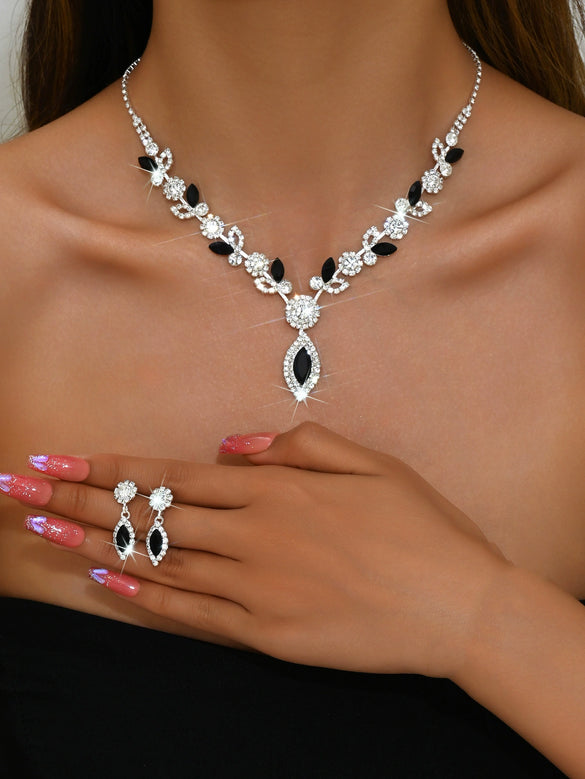 Wholesale Women's Jewelry Set With White Crystal Flower Design Rhinestone Material Love Water Drops Bells Pattern Electroplating Treatment