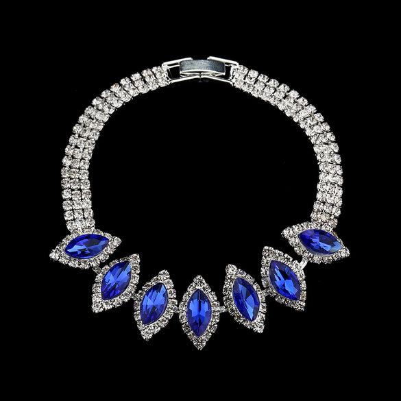 Wholesale Women's Jewelry Set With White Crystal Flower Design Rhinestone Material Love Water Drops Bells Pattern Electroplating Treatment