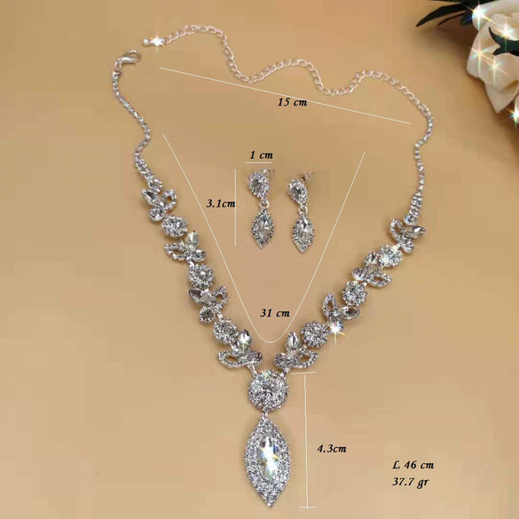 Wholesale Women's Jewelry Set With White Crystal Flower Design Rhinestone Material Love Water Drops Bells Pattern Electroplating Treatment