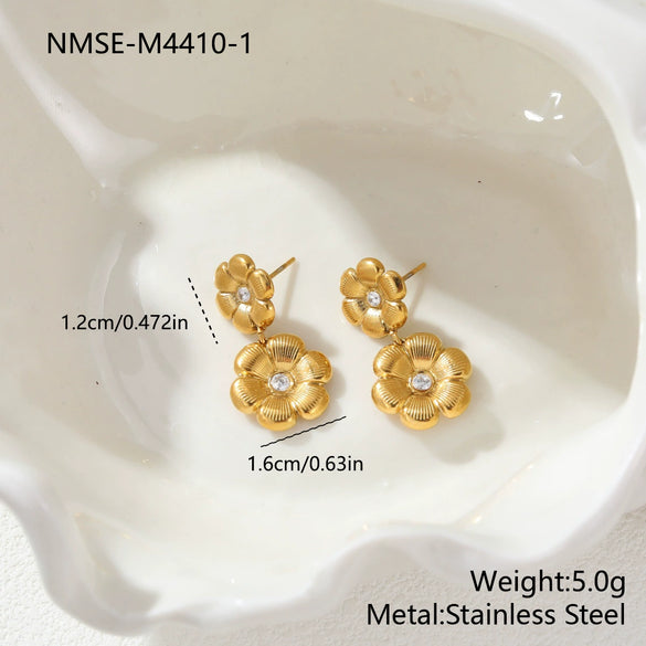 Wholesale Women's Jewelry Stainless Steel 18K Gold Electroplated Heart Drop Bell Pattern Camellia Zircon Yshaped Necklace With Titanium Steel Pendant