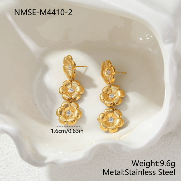 Wholesale Women's Jewelry Stainless Steel 18K Gold Electroplated Heart Drop Bell Pattern Camellia Zircon Yshaped Necklace With Titanium Steel Pendant