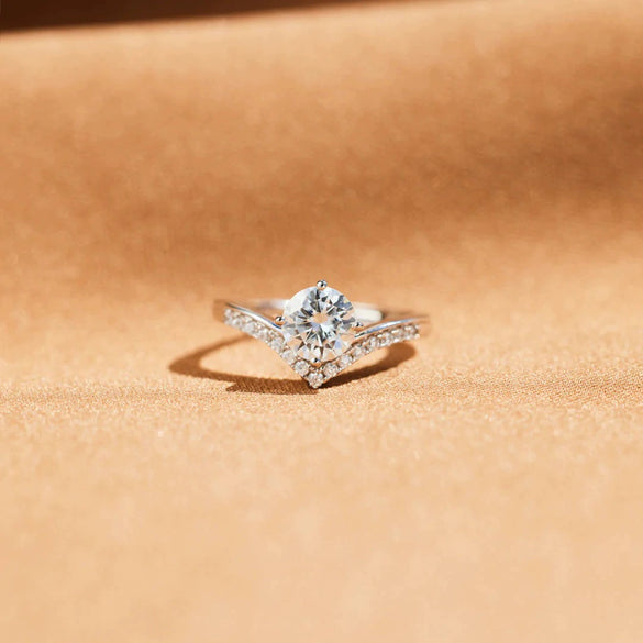 Wholesale Women's Jewelry 925 Sterling Silver Vshaped Crown Zircon Ring With Geometric Style And Electroplating Treatment