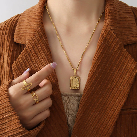 Wholesale Women's Jewelry 316L Stainless Steel Luxury Retro Necklace With Geometric Pattern And Electroplating Treatment