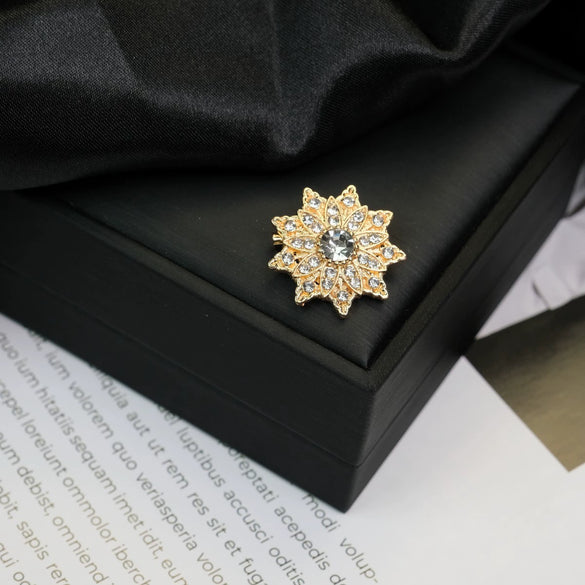 Wholesale Women's Jewelry Zinc Alloy Geometric Flower Rhombus Star Electroplated Antiexposure Brooch For Clothing Accessories