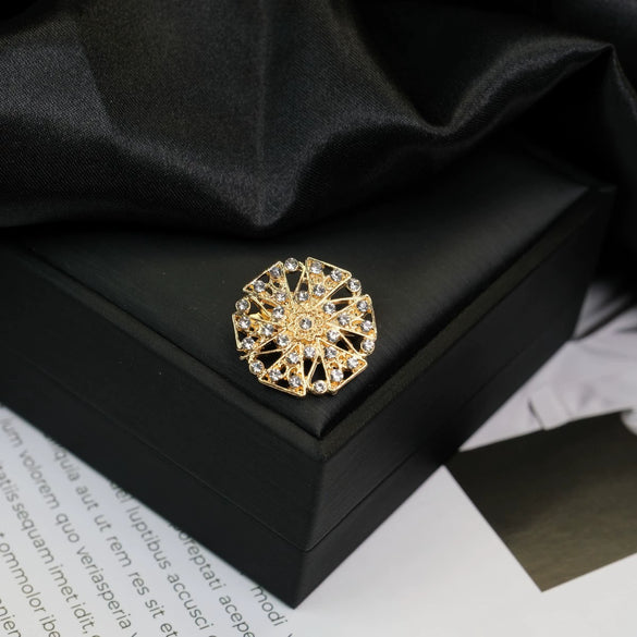 Wholesale Women's Jewelry Zinc Alloy Geometric Flower Rhombus Star Electroplated Antiexposure Brooch For Clothing Accessories