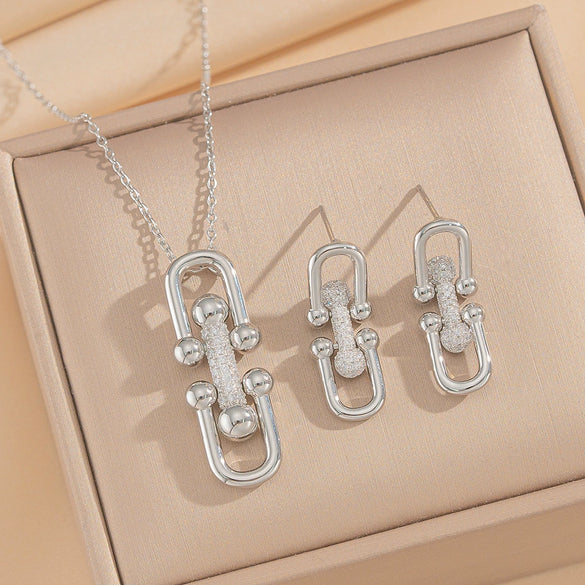 Wholesale Women's 18K Gold Electroplated Zircon Inlaid Horseshoe Buckle Pig Nose Pendant And Earrings Set Made Of Environmentally Friendly Copper Light Luxury Accessories