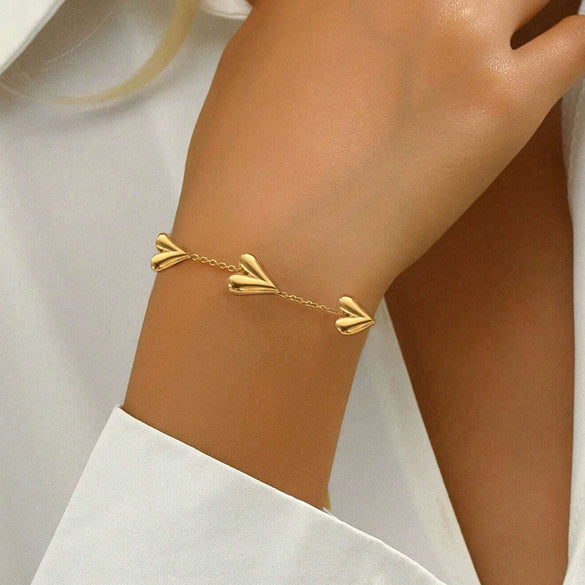 Wholesale Women's 18K Real Gold Plated Heartshaped Pendant Necklace With Tassel In Sporty Geometric Style