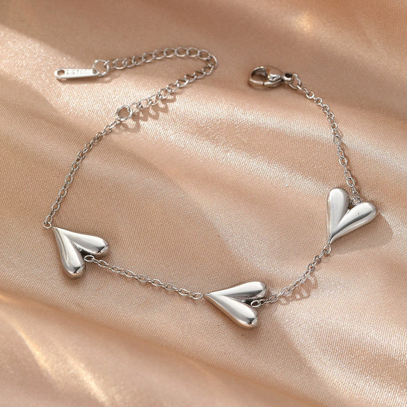 Wholesale Women's 18K Real Gold Plated Heartshaped Pendant Necklace With Tassel In Sporty Geometric Style