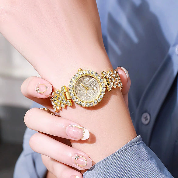 Wholesale Women's Leisure Alloy And Stainless Steel Round Dial Starry Diamond Quartz Bracelet Watch