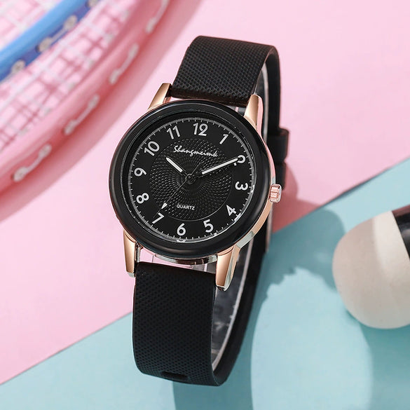 Wholesale Women's Leisure Quartz Watch With Alloy Case And Silicone Strap In Round Shape